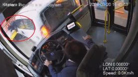 OTOBÜS ŞOFÖRÜ UYKUYA DALDI, ÖNÜNDEKİ ARACA ÇARPTI... LİSE ÖĞRENCİSİ İKİ ARACIN ARASINDA BÖYLE SIKIŞTI YÜZDE YÜZ KUSURLU ÇIKTI, İŞE GİRMEK İÇİN AÇTIĞI DAVAYI KAZANDI LİSELİ GENCİN 2 YILI HASTANEDE GEÇTİ, RAPORA GÖRE SADECE 1 AY BAKIMA MUHTAÇ