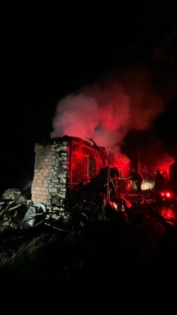 MÜSTAKİL EVDE ÇIKAN YANGINDA YAŞLI KADIN YARALANDI