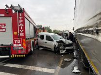 YANGIN İHBARINA GİDEN İTFAİYE ARACI ZİNCİRLEME KAZAYA KARIŞTI: 4 YARALI