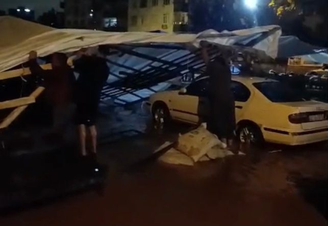 ADANA'DA SAĞANAK YAĞIŞ YOLLARI GÖLE ÇEVİRDİ