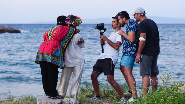 ÖDÜL REKORTMENİ YÖNETMEN GERÇEK HİKÂYELERİN PEŞİNDE ÖDÜLLERLE DOLU BELGESEL YOLCULUĞU