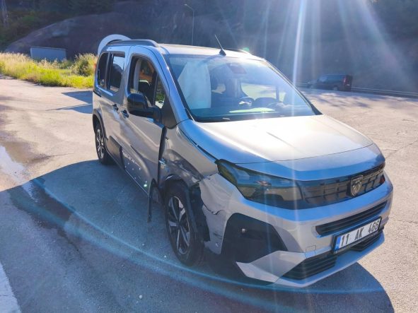 BİLECİK'TE İKİ OTOMOBİL ÇARPIŞTI: 4 YARALI