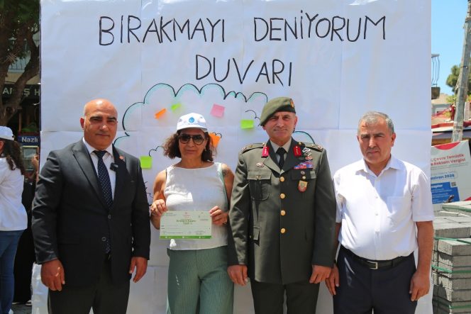 İZMİR'DE TÜTÜN KULLANIMININ SAĞLIĞA ZARARLARINA DİKKAT ÇEKİLDİ