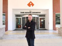 İZMİR EKONOMİ'Lİ AKADEMİSYENE PRESTİJLİ ÖDÜL