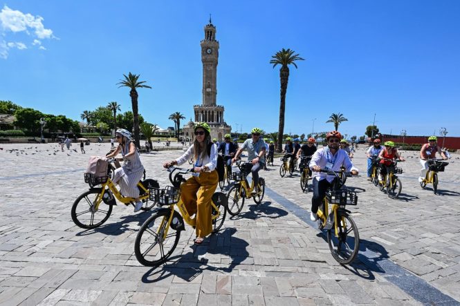 İZMİR'DE FUARCILIĞIN ULUSLARARASI LİDERLERİ BULUŞTU