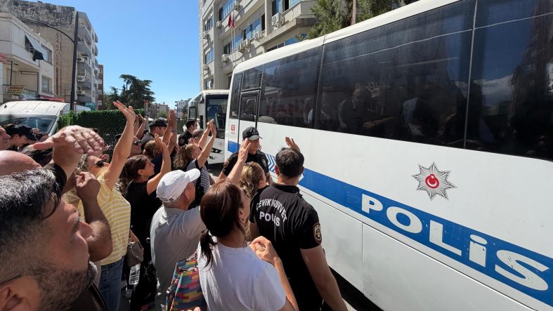 BUCA BELEDİYESİ YOLSUZLUK OPERASYONU: MEMURUN 13 YARIŞ ATI ÇIKTI DİJİTAL İNCELEMELERDE BELEDİYE BAŞKANINA AİT 400 BİN TL'LİK RÜŞVET DEKONTU VE 'BANKAMATİK MEMURU' İTİRAFI DA DOSYAYA GİRDİ