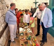 ATIKLAR MİNİK ELLERDE SANAT ESERİNE DÖNÜŞTÜ