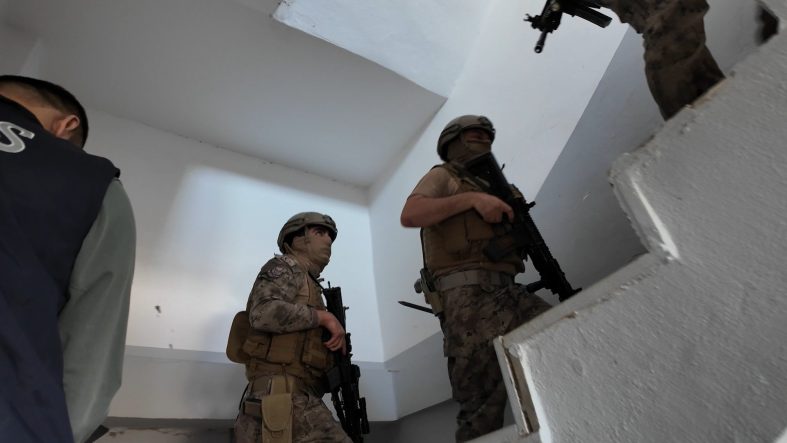 ADIYAMAN'DA SANAL DEVRİYE OPERASYONUNDA 14 KİŞİ GÖZALTINA ALINDI