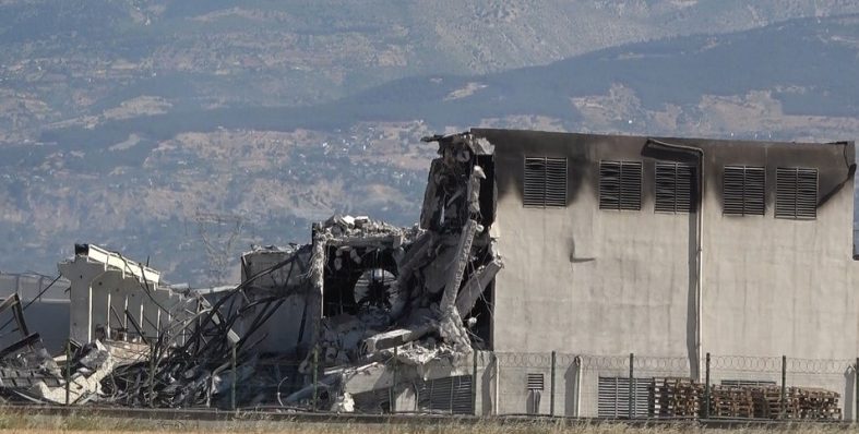 KAHRAMANMARAŞ'TA TEKSTİL FABRİKASINDAKİ YANGINININ YOL AÇTIĞI HASAR GÖRÜNTÜLENDİ
