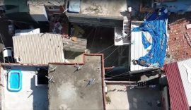 NEFES KESEN UYUŞTURUCU OPERASYONU DRONLA GÖRÜNTÜLENDİ KONAK POLİSİ GÖKYÜZÜNDEN TAKİP ETTİ, KARADAN BASTI: UYUŞTURUCU TACİRLERİ KISKIVRAK YAKALANDI KAÇMAK İÇİN ÇATIYA ÇIKTILAR, DRONDAN KAÇAMADILAR