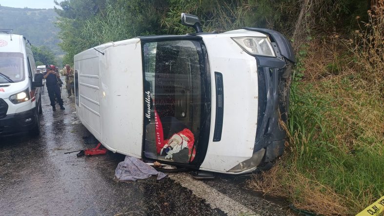 İZMİR'DE İŞÇİ SERVİSİ DEVRİLDİ: 1 ÖLÜ, 2'Sİ AĞIR 10 YARALI