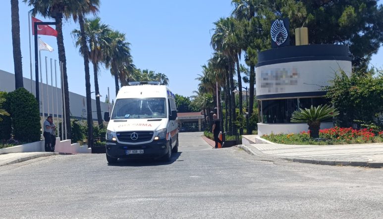 MANAVGAT'TA OTELDE KLOR GAZI SIZINTISINDAN 25 KİŞİ ETKİLENDİ SAĞLIK DURUMLARININ İYİ OLDUĞU ÖĞRENİLEN KİŞİLER TEDAVİLERİNİN ARDINDAN TABURCU EDİLDİ