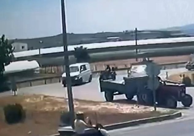 HATALI DÖNÜŞ MOTOSİKLET SÜRÜCÜSÜNÜ CANINDAN EDİYORDU