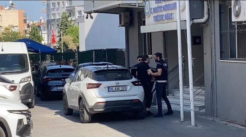 'ADAYLIK BORSASI' KURMUŞLAR İZMİR'DE BELEDİYE BAŞKANLARININ GÖZALTINA ALINDIĞI OPERASYONDAN YENİ DETAY CHP'Lİ AĞBABA HAKKINDA FEZLEKE ÇIKARILMASI BEKLENİYOR