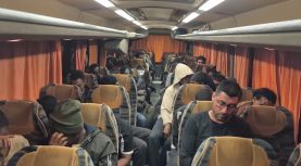 İZMİR'DE 36 DÜZENSİZ GÖÇMEN VE 1 GÖÇMEN KAÇAKÇISI YAKALANDI