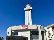 15 TEMMUZ'DA İZMİR'DE SALDIRIYA UĞRAYAN CAMİDE İBRETLİK TEVAFUK SELA OKUNDUĞU İÇİN CAMİYE SALDIRAN KARDEŞLER, BİR YIL SONRA ÖLEN BABALARI İÇİN YİNE AYNI CAMİDE SELA OKUTTU