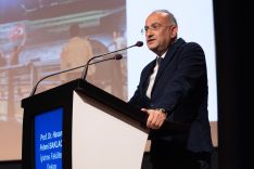 "DARBELER EKONOMİK GÜVENİ DE HEDEF ALIYOR" YAŞAR ÜNİVERSİTESİ'NDE 15 TEMMUZ DARBE GİRİŞİMİNİN EKONOMİK ETKİLERİ KONUŞULDU