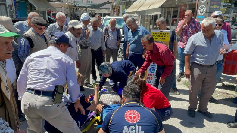 SEDYEDEKİ YARALIYA "YAT LAN YAT" DİYEN VATANDAŞ HERKESİ GÜLDÜRDÜ