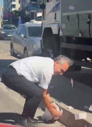 DESTE DESTE PARALAR YOLA SAÇILDI, TRAFİK TAMAMEN DURDU