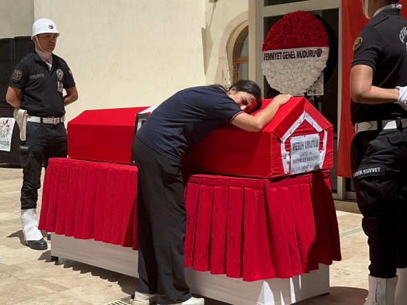BAYINDIR'DA BEKÇİ MERİH UMUTLU GÖZYAŞLARIYLA DEFNEDİLDİ