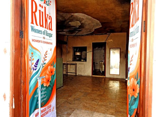 ÇEŞME'DE KADIN KOOPERATİFİNDE YANGIN TEHLİKESİ