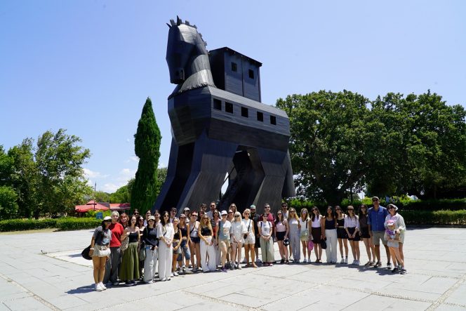 MİTOLOJİDEN GELECEĞE: DÖRT ÜLKEDEN GENÇLER TROYA'YI YENİDEN TASARLADI