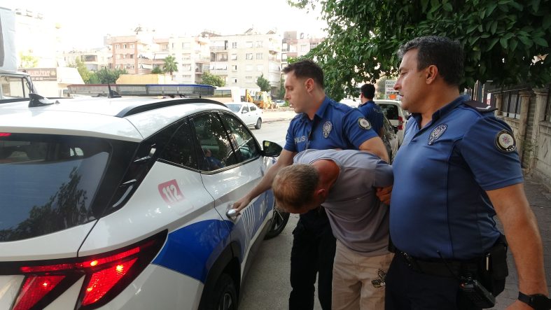 ÇALDIĞI TELEFONUN KONUM TAKİP SİSTEMİYLE YAKALANIP TUTUKLANDI ANTALYA'DA TURİSTLERE DADANAN PLAJ FARESİ SUÇ MAKİNESİ ÇIKTI
