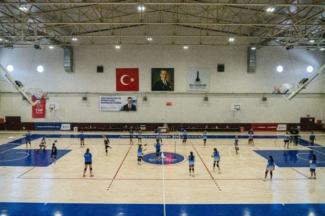 SPOR OKULLARINDA VOLEYBOLA YOĞUN İLGİ