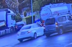 ELAZIĞ'DA TIRIN ÇARPTIĞI OTOMOBİL SÜRÜKLENDİ: O ANLAR KAMERAYA YANSIDI KONTROLSÜZ YOLA ÇIKAN OTOMOBİL, TIR TARAFINDAN SÜRÜKLENDİ