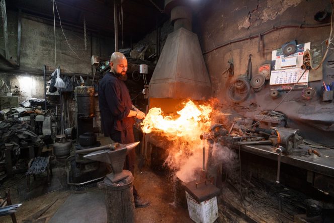KEMERALTI'NIN YAŞAYAN MİRASINA 22 YILDIR KESİNTİSİZ DESTEK TARİHİ ÇARŞININ NASIRLI ELLERİ MİRASIN SON BEKÇİLERİ
