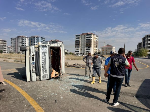 KAHRAMANMARAŞ'TA TRAFİK KAZASI: 2 YARALI