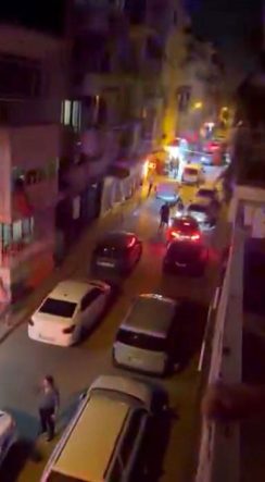 İZMİR'DE SOKAK ORTASINDA SİLAHLI ÇATIŞMA: 5 YARALI