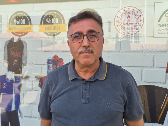 OKUL KIYAFETLERİNDE YENİ DÖNEM ARMASIZ ÖĞRENCİ KALMAYACAK, UYGULAMA OKUL GÜVENLİĞİNİ ARTIRACAK