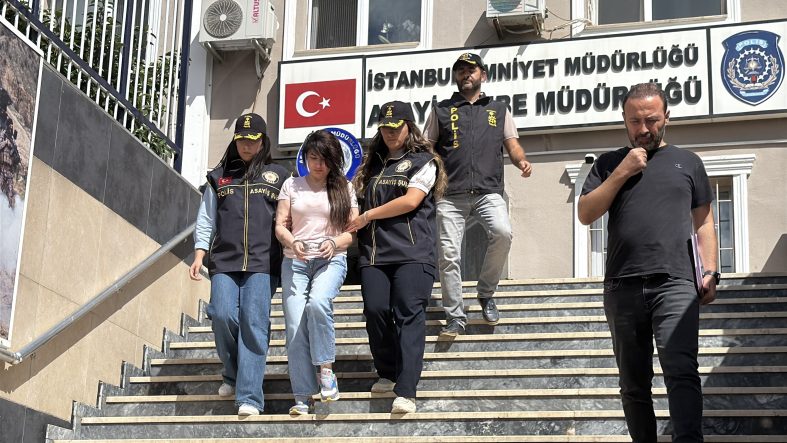 2023'TEN BERİ ARANIYORDU: 'PONZİ MİNE' KADIKÖY'DE YAKALANDI 38 UYAP ARANMASI OLAN DOLANDIRICILIK ŞÜPHELİSİ 'PONZİ MİNE' ADLİYEYE SEVK EDİLDİ