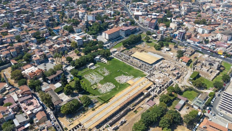 SMYRNA'DAN BUGÜNE AKAN 2 BİN YILLIK SU