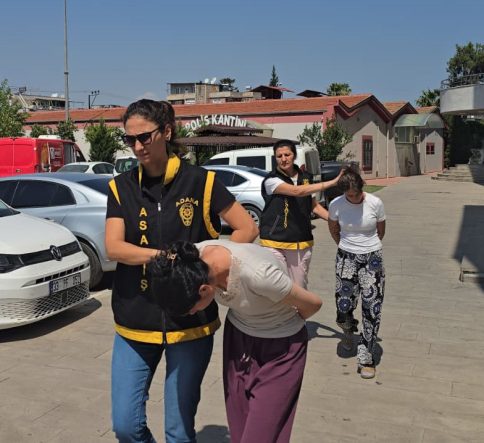 SARA NÖBETİ NUMARASIYLA KURTULMAYA ÇALIŞAN HIRSIZLARIN İFADESİ PES DEDİRTTİ: "YARDIM TOPLAMAK İSTEMİŞTİK, MASUMUZ" ÜZERLERİNDEN MAYMUNCUK ÇIKAN İKİ KADININ SUÇ DOSYASI KABARIK ÇIKTI