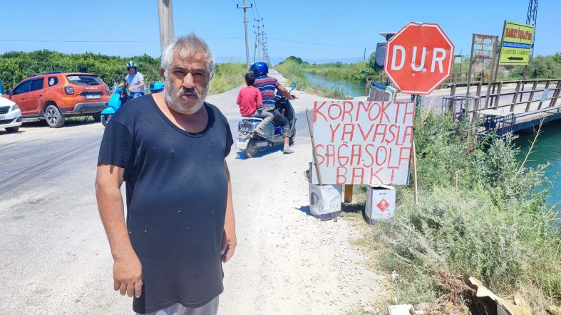 KAZALARIN ADRESİNDE VATANDAŞIN İLGİNÇ ÇÖZÜMÜ: KENDİ İMKANLARIYLA UYARI LEVHASI YAPTI