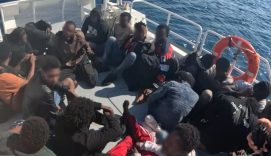 İZMİR'DE 56 DÜZENSİZ GÖÇMEN YAKALANDI, 20 GÖÇMEN KURTARILDI