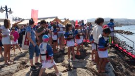 ÇANAKKALE'DE GENÇLER, TARİH İÇİN DALIP YELKENLER FORA DEDİ ÇANAKKALE'DE 'TARİHE SAYGI ANI DALIŞI' VE 'YELKEN SÜRÜŞÜ' KATILIMCILARI HEYECANLANDIRMAYA DEVAM EDİYOR