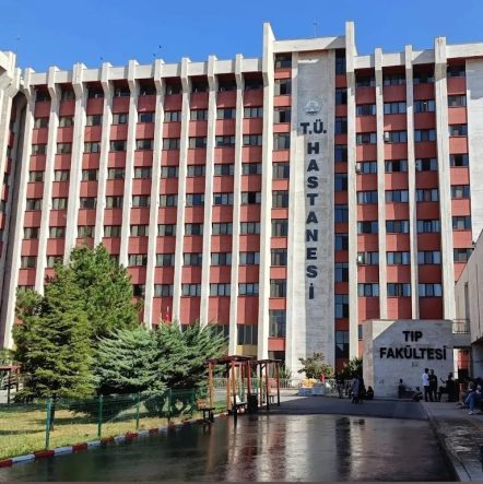 ALKOLÜ BİTİNCE KOLONYA İÇEN ŞAHIS HASTANEYE KALDIRILDI