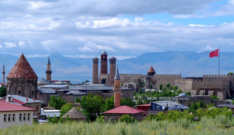 HERKES MEMLEKETİNE DÖNSE ERZURUM TÜRKİYE'NİN EN KALABALIK 8. İLİ