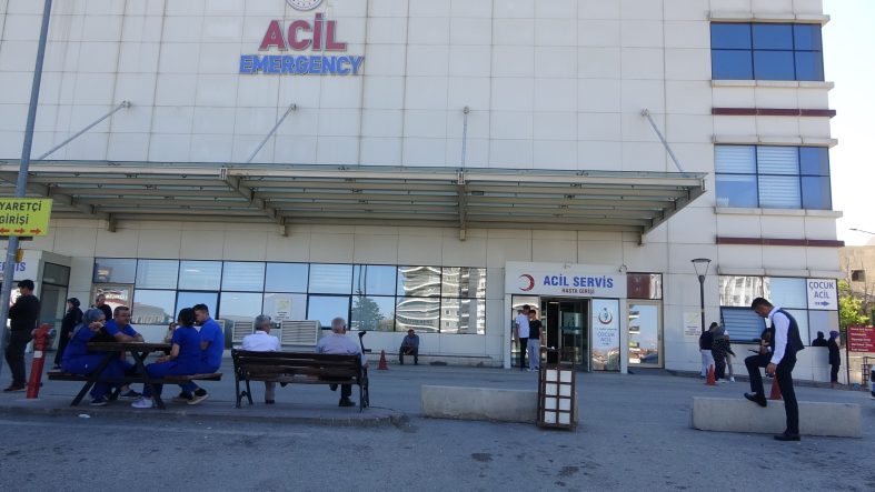 SİLAJ MAKİNESİNE BACAĞINI KAPTIRAN GENCİN AYAĞI KOPTU