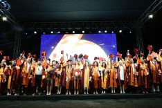 İEÜ'DE UZMANLIK YOLCULUĞU DİPLOMAYLA TAÇLANDI İEÜ'DE 144 MEZUNUN GURUR GECESİ