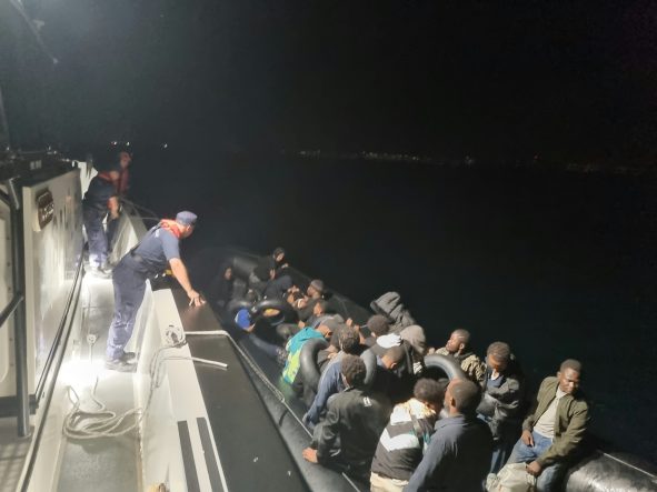 DİDİM'DE 32 DÜZENSİZ GÖÇMEN YAKALANDI