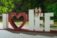 İEF'DE SANAT DOLU GECE LEVENT YÜKSEL VE SALİH BADEMCİ'YE YOĞUN İLGİ