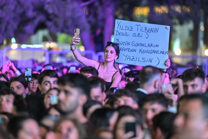 İEF'DE YILDIZ TİLBE RÜZGARI ESTİ