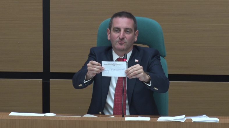 ÜSKÜDAR BELEDİYESİ AK PARTİ'YE GEÇTİ ÜSKÜDAR BELEDİYE BAŞKAN VEKİLİ CUMHUR İTTİFAKI ADAYI DÜNDAR ZİYA GÜLTEKİN OLDU