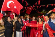KURTULUŞUN 104'ÜNCÜ YIL COŞKUSU 9 EYLÜL RESEPSİYONU İLE BAŞLADI BAŞKAN TUGAY: "104 YILLIK MİRASA ÇALIŞARAK SAHİP ÇIKACAĞIZ"