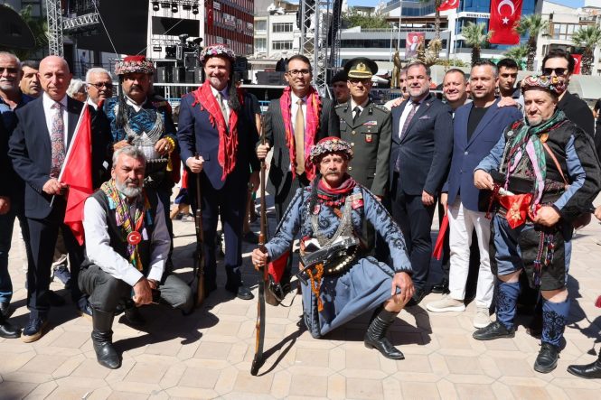 KURTULUŞ COŞKUSU MENEMEN'İ SARDI