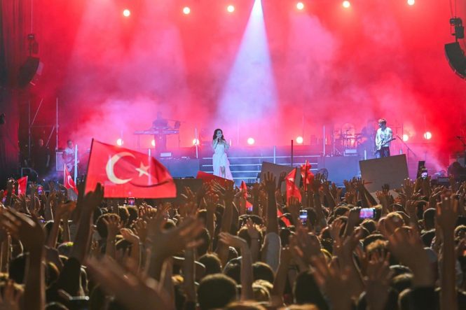 İEF'DE 9 EYLÜL COŞKUSU